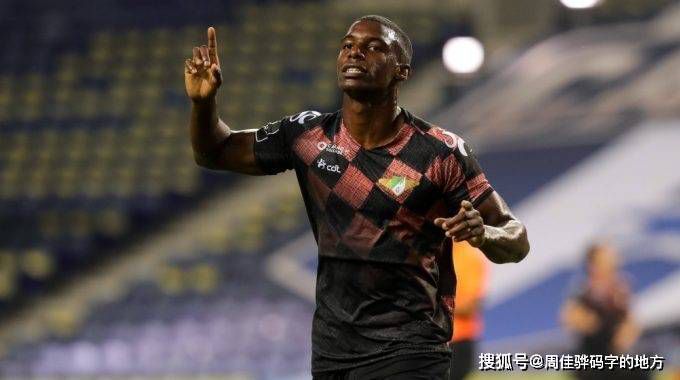 战报意甲-尤文2-1弗洛西诺内 弗拉霍维奇头球建功伊尔迪兹精彩破门北京时间12月23日19:30，意甲联赛第17轮尤文挑战弗洛西诺内的比赛，上半场科斯蒂奇助攻18岁小将伊尔迪兹精彩1v3破门，桑德罗伤退，半场结束，尤文客场1-0弗洛西诺内。